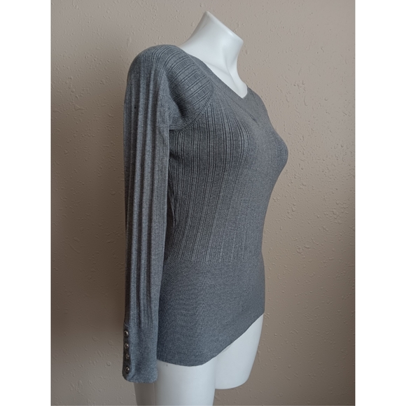 Gray Ribbed V-neck Sweater - Picture 2 of 6
